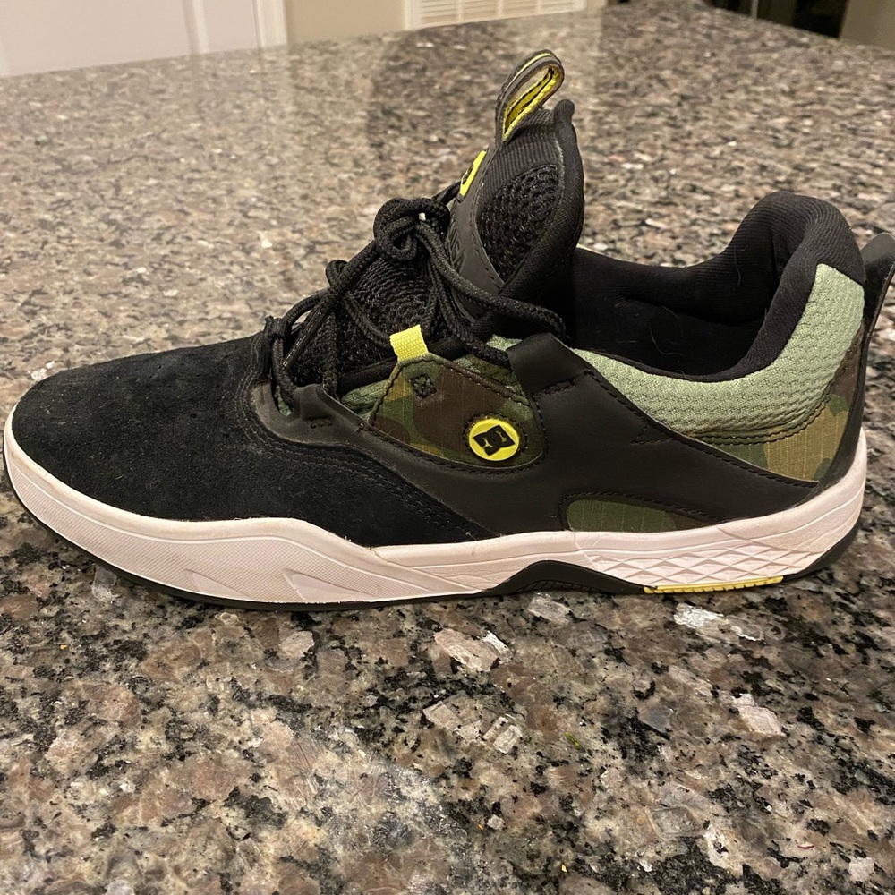 DC Josh Kalis LE color. Size 13